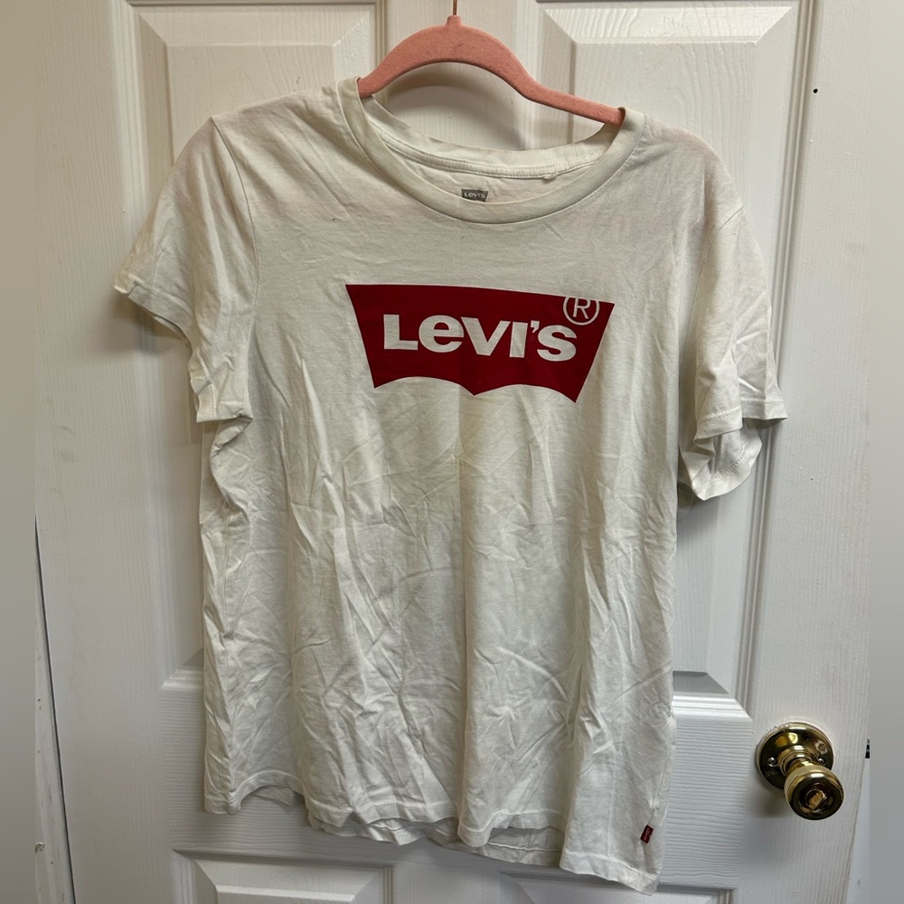 Levi's Cream T-Shirt with Subtle Logo